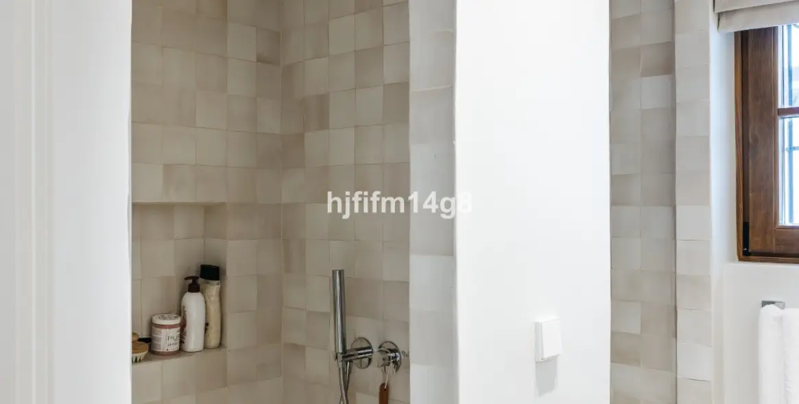 Sale of townhouse in The Golden Mile 17