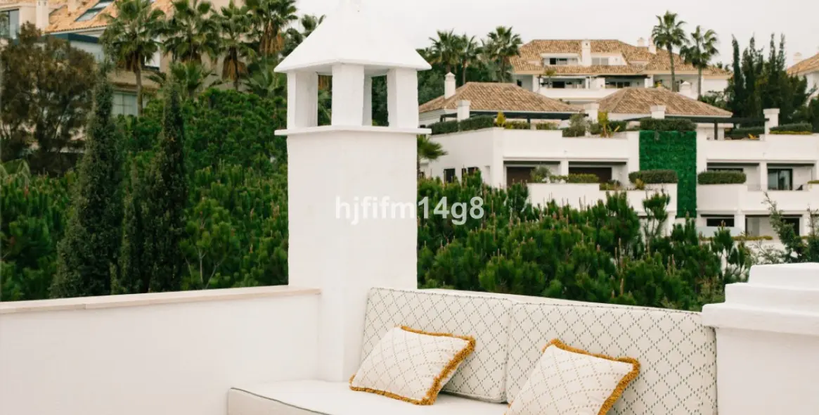 Sale of townhouse in The Golden Mile 21