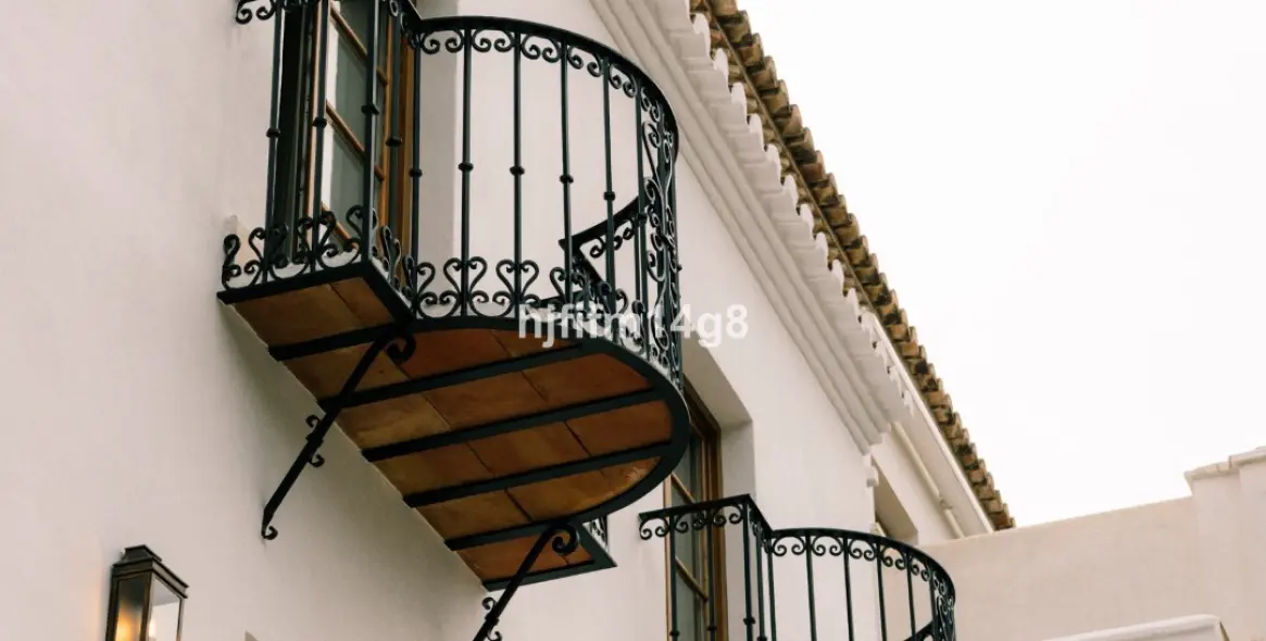 Sale of townhouse in The Golden Mile 27