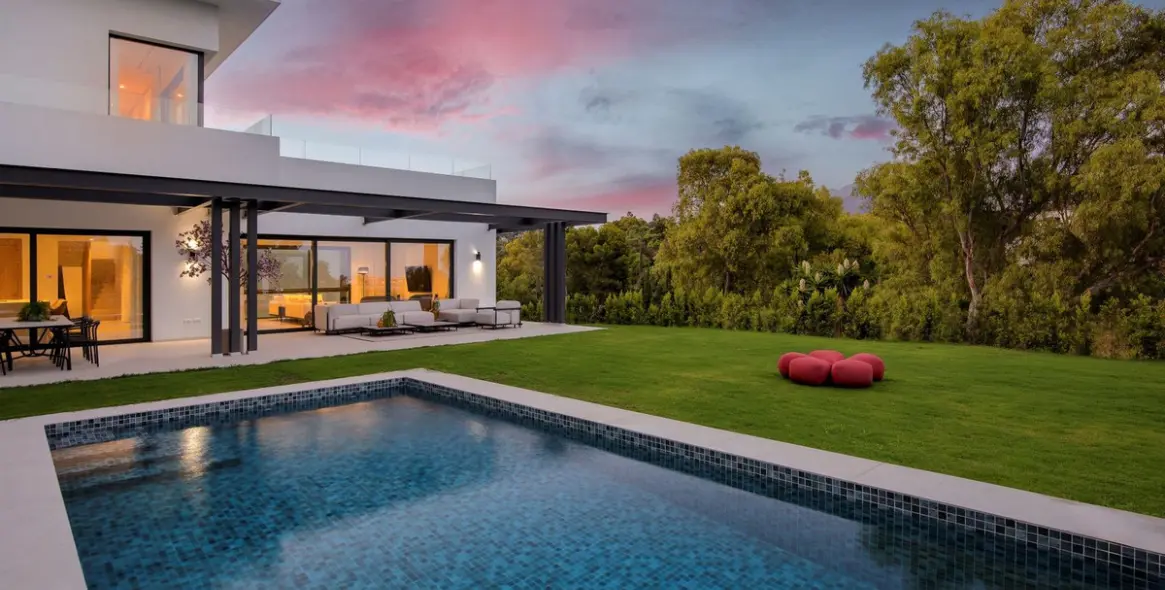 Sale of detached villa in Benahavís 2