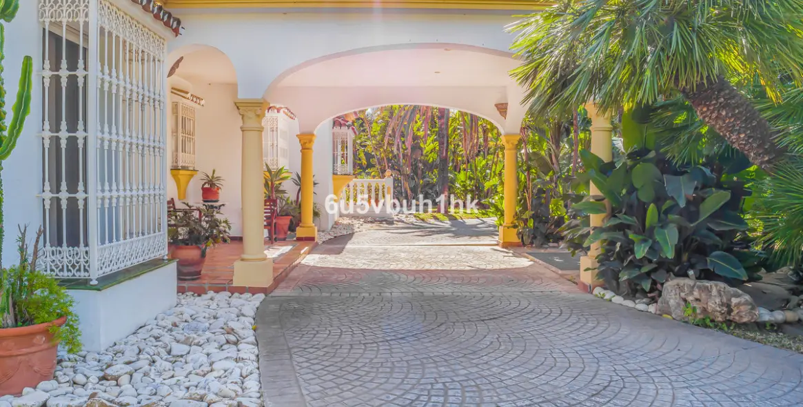 Sale of detached villa in Mijas 10