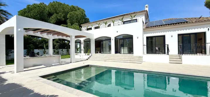 Venta de villa independiente en San Pedro de Alcántara 0