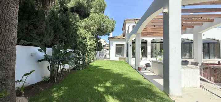 Venta de villa independiente en San Pedro de Alcántara 1