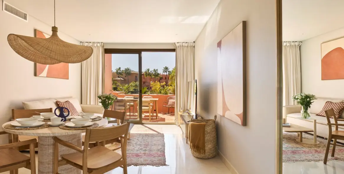 Short-term rent of middle floor apartment in New Golden Mile 3