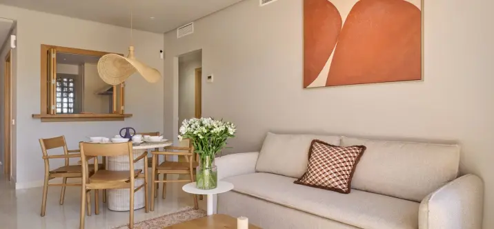 Short-term rent of middle floor apartment in New Golden Mile 4