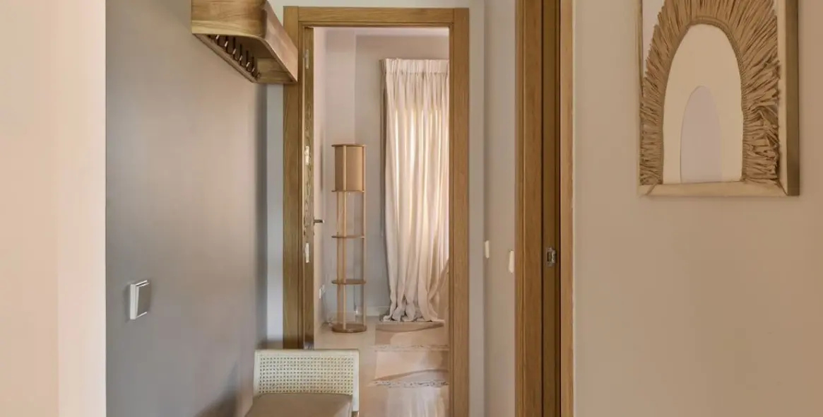 Short-term rent of middle floor apartment in New Golden Mile 13