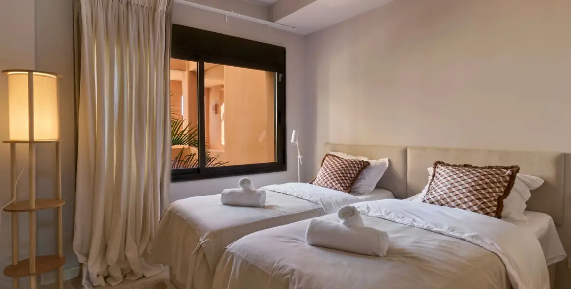 Short-term rent of middle floor apartment in New Golden Mile 14