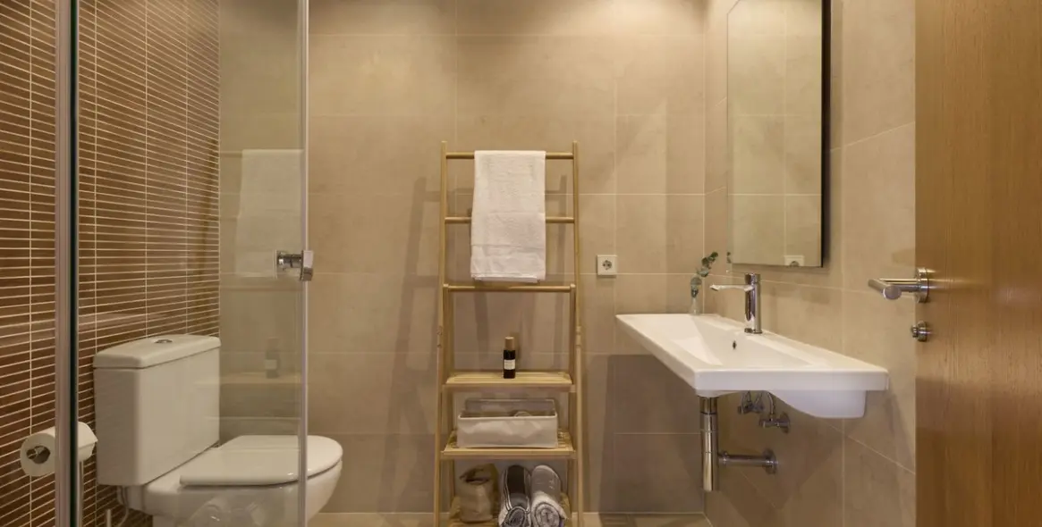 Short-term rent of middle floor apartment in New Golden Mile 17