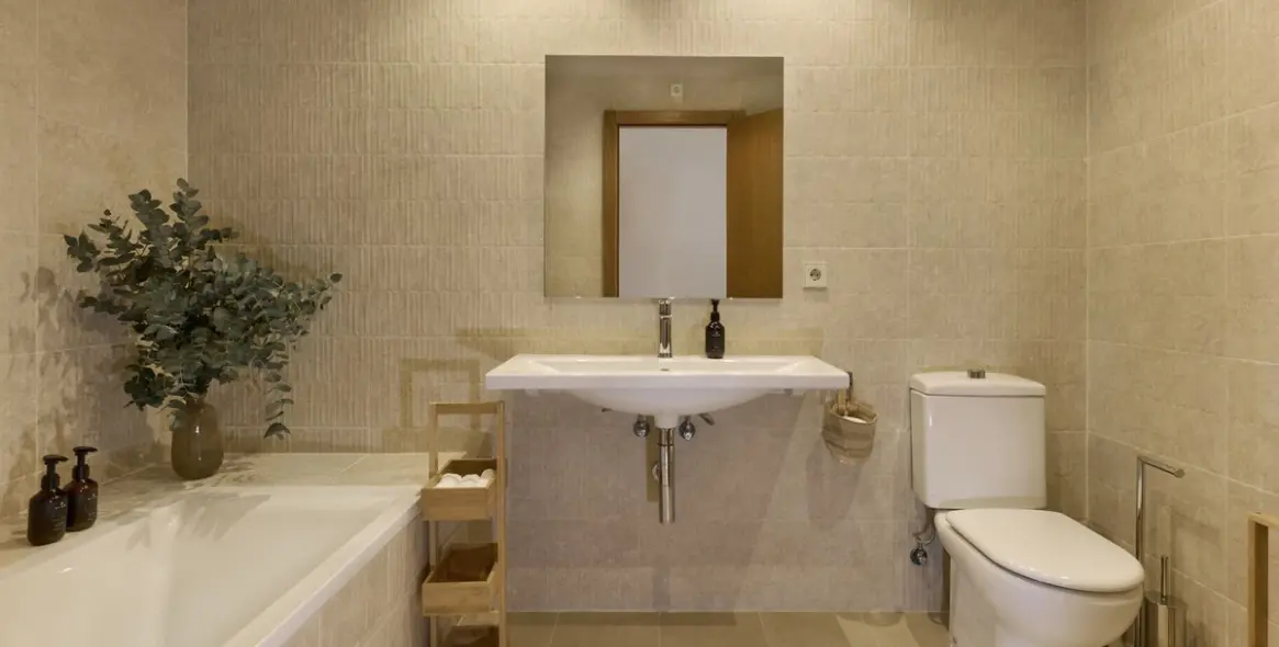 Short-term rent of middle floor apartment in New Golden Mile 18