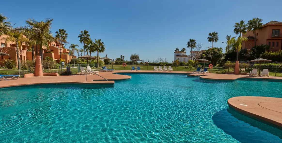 Short-term rent of middle floor apartment in New Golden Mile 31