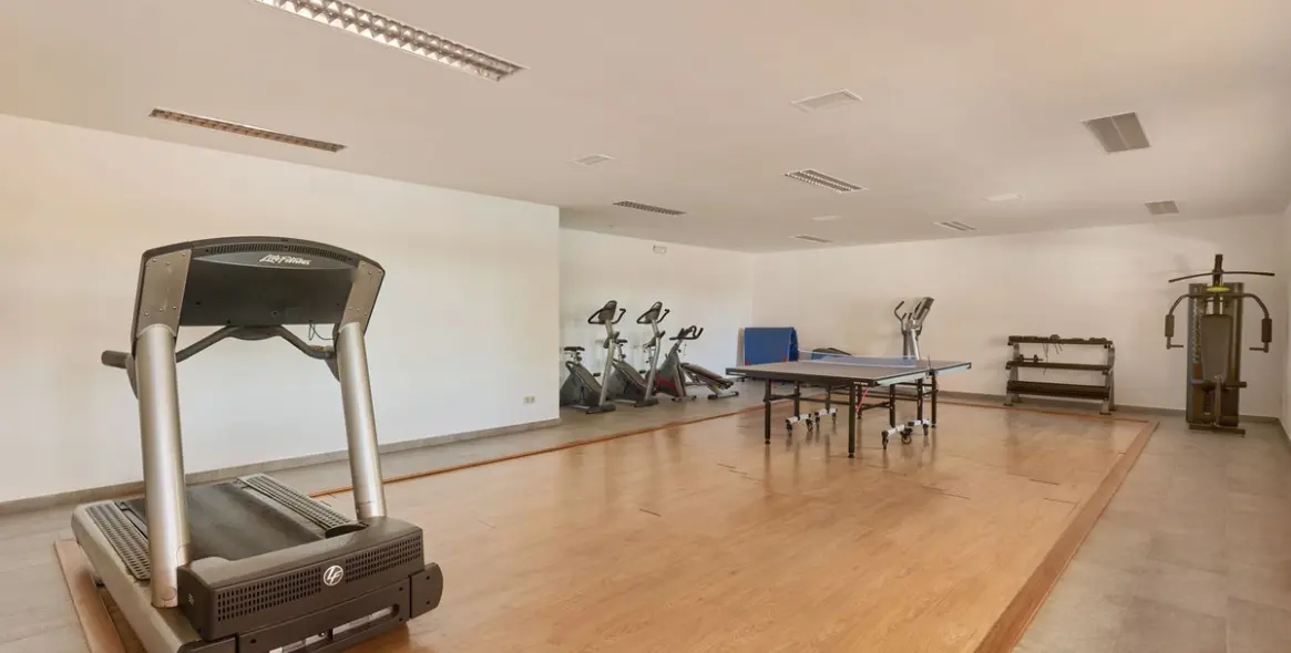 Short-term rent of middle floor apartment in New Golden Mile 32