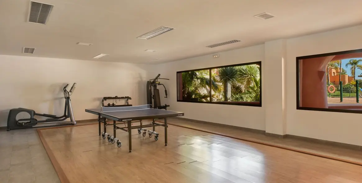 Short-term rent of middle floor apartment in New Golden Mile 34