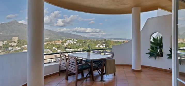Long-term rent of ground floor apartment in Nueva Andalucía 2