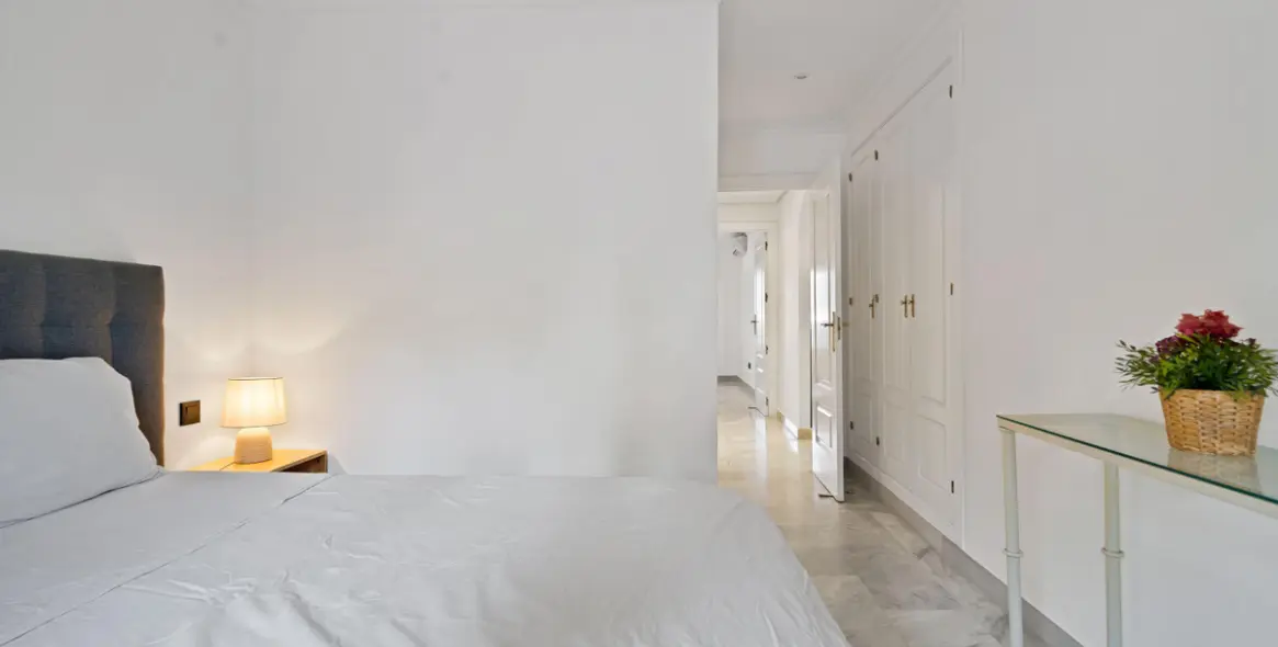 Long-term rent of ground floor apartment in Nueva Andalucía 11