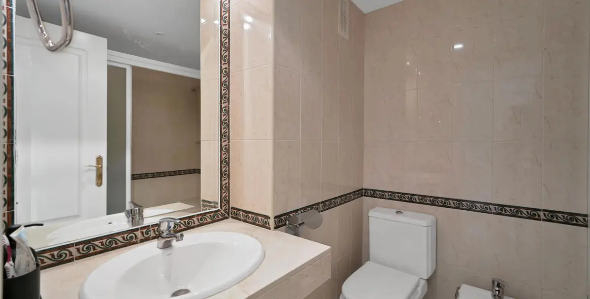 Long-term rent of ground floor apartment in Nueva Andalucía 12