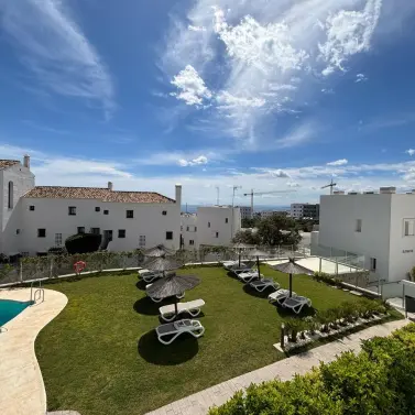 Alquiler a largo plazo de apartamento en planta media en Marbella