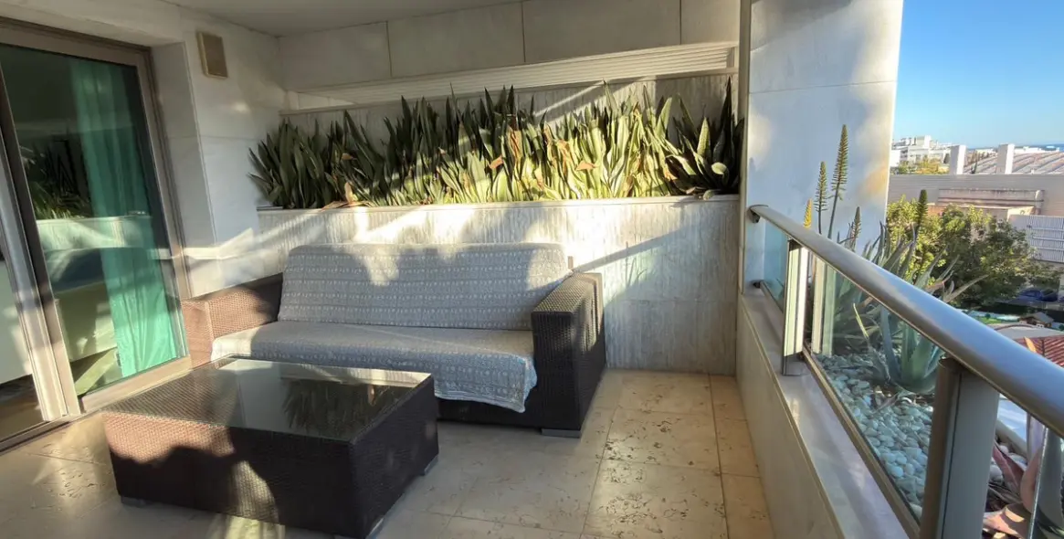 Долгосрочная аренда апартаментов на среднем этаже в Marbella 2