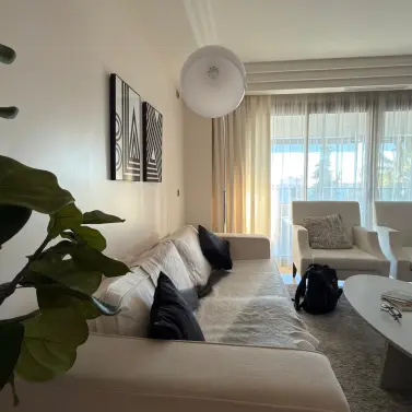 Alquiler a largo plazo de apartamento en planta media en Marbella