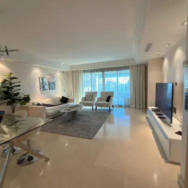 Alquiler a largo plazo de apartamento en planta media en Marbella