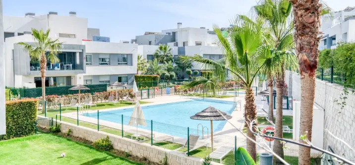 Sale of middle floor apartment in Estepona 0