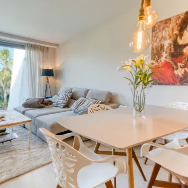 Sale of middle floor apartment in Estepona
