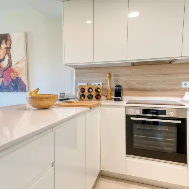 Sale of middle floor apartment in Estepona