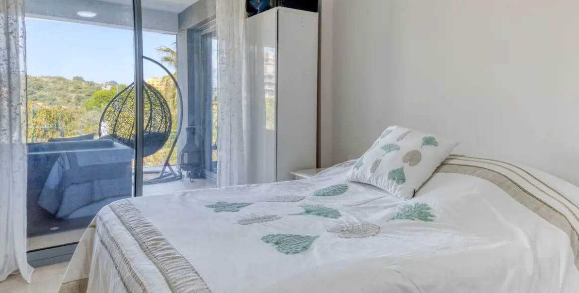 Продажа апартаментов на среднем этаже в Estepona 9