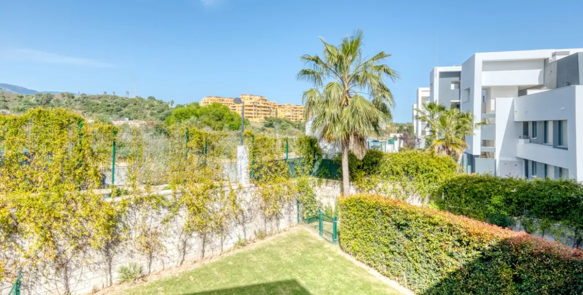 Продажа апартаментов на среднем этаже в Estepona 15
