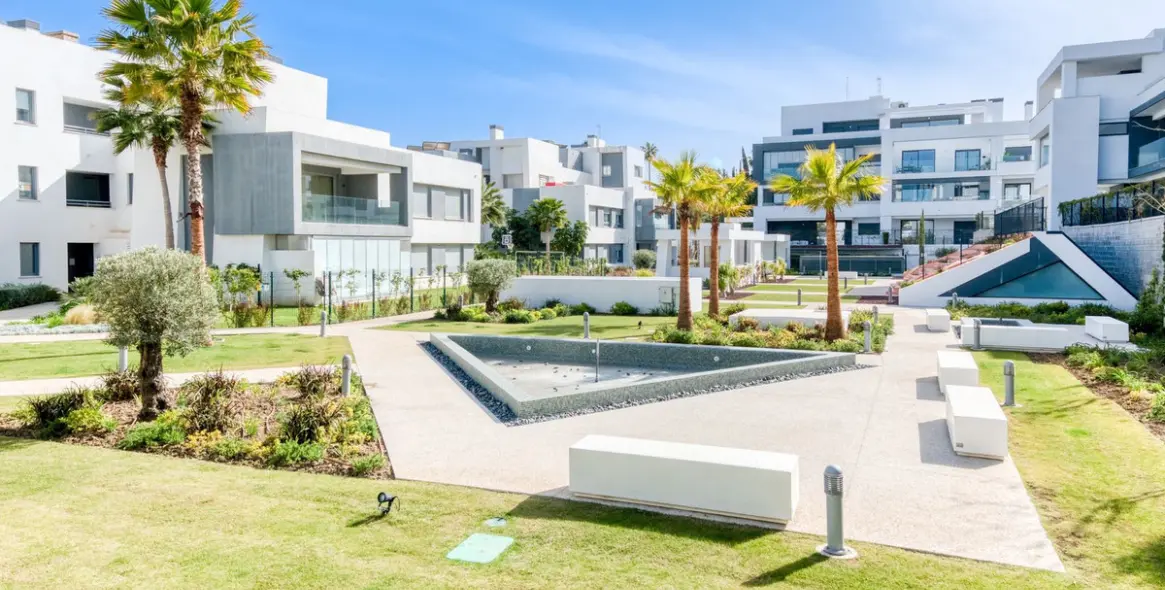 Продажа апартаментов на среднем этаже в Estepona 17