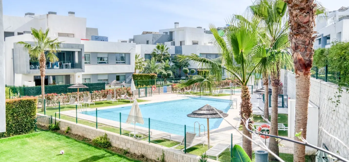 Sale of middle floor apartment in Estepona 0