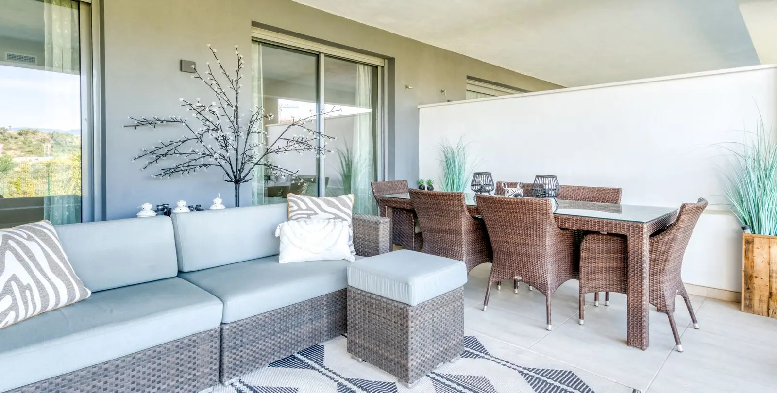 Sale of middle floor apartment in Estepona 3