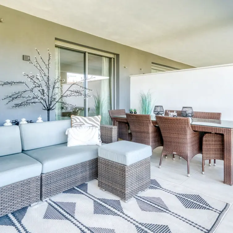 Sale of middle floor apartment in Estepona