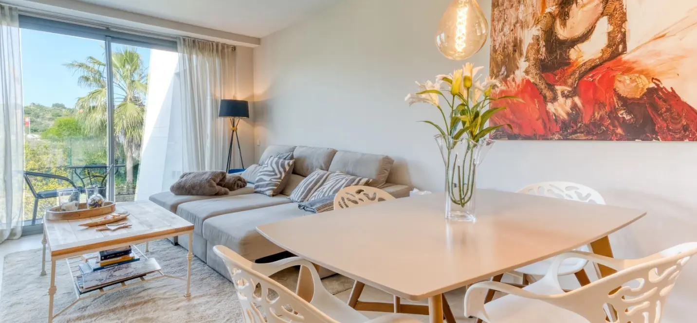 Sale of middle floor apartment in Estepona 3