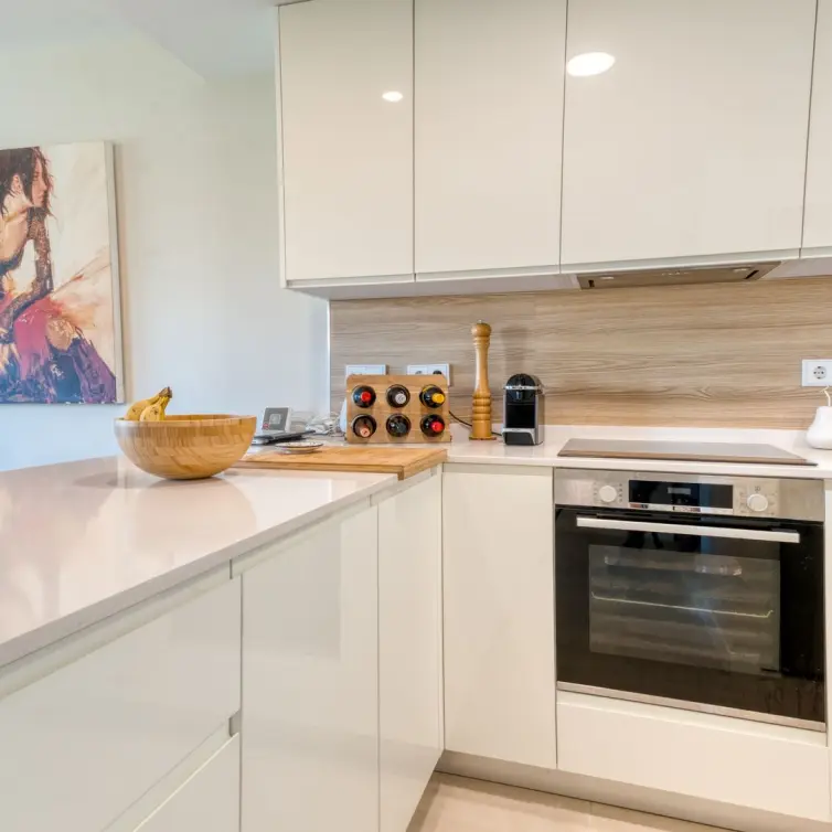 Sale of middle floor apartment in Estepona