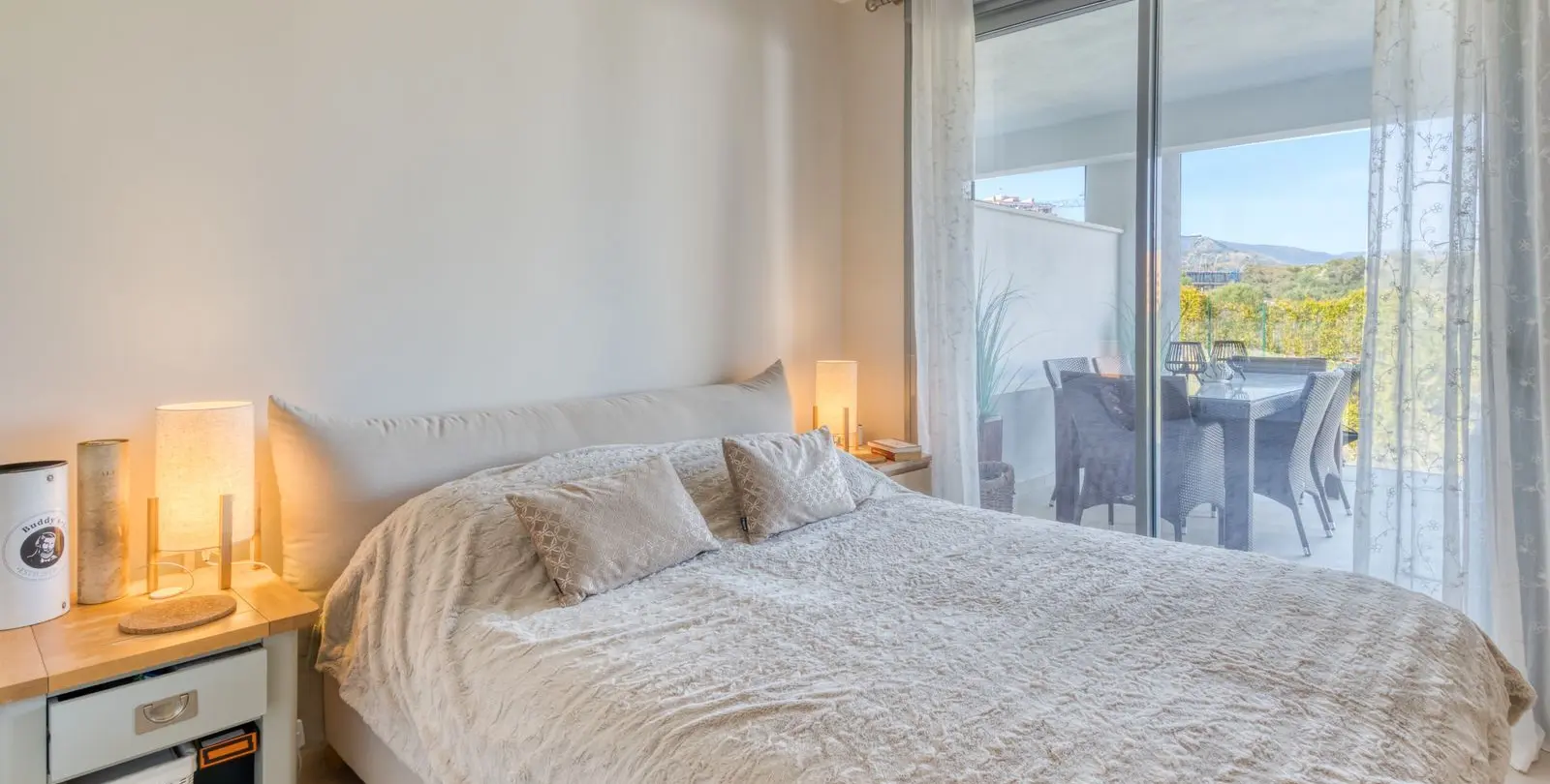 Sale of middle floor apartment in Estepona 11