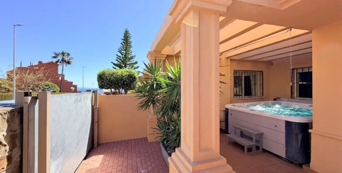 Sale of townhouse in Estepona 1