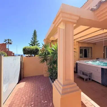 Sale of townhouse in Estepona