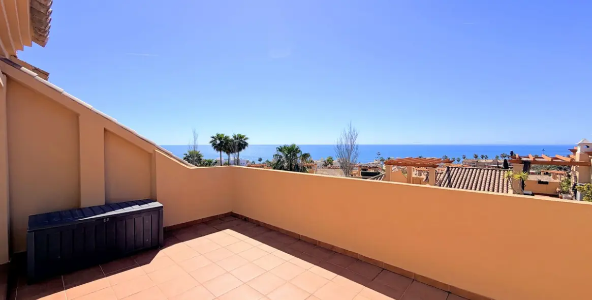 Sale of townhouse in Estepona 2