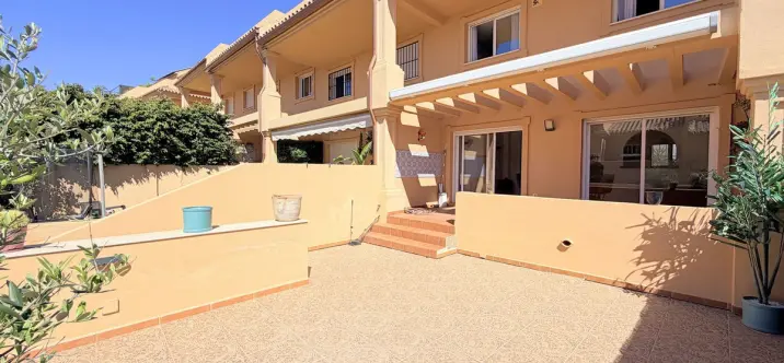 Sale of townhouse in Estepona 2