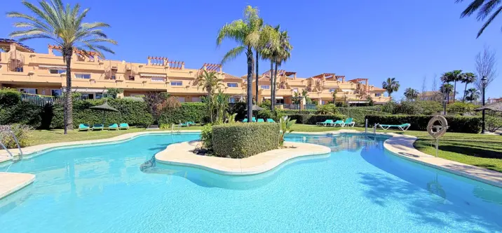 Sale of townhouse in Estepona 3