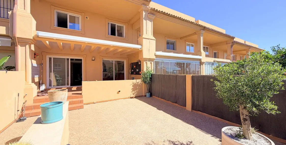 Sale of townhouse in Estepona 16