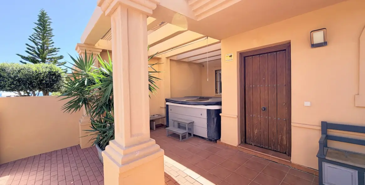 Sale of townhouse in Estepona 43