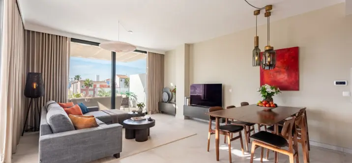 Sale of penthouse in El Paraiso 1