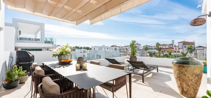 Sale of penthouse in El Paraiso 2