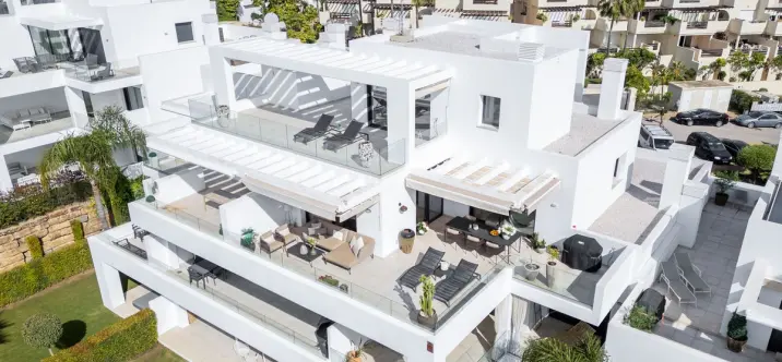 Sale of penthouse in El Paraiso 3