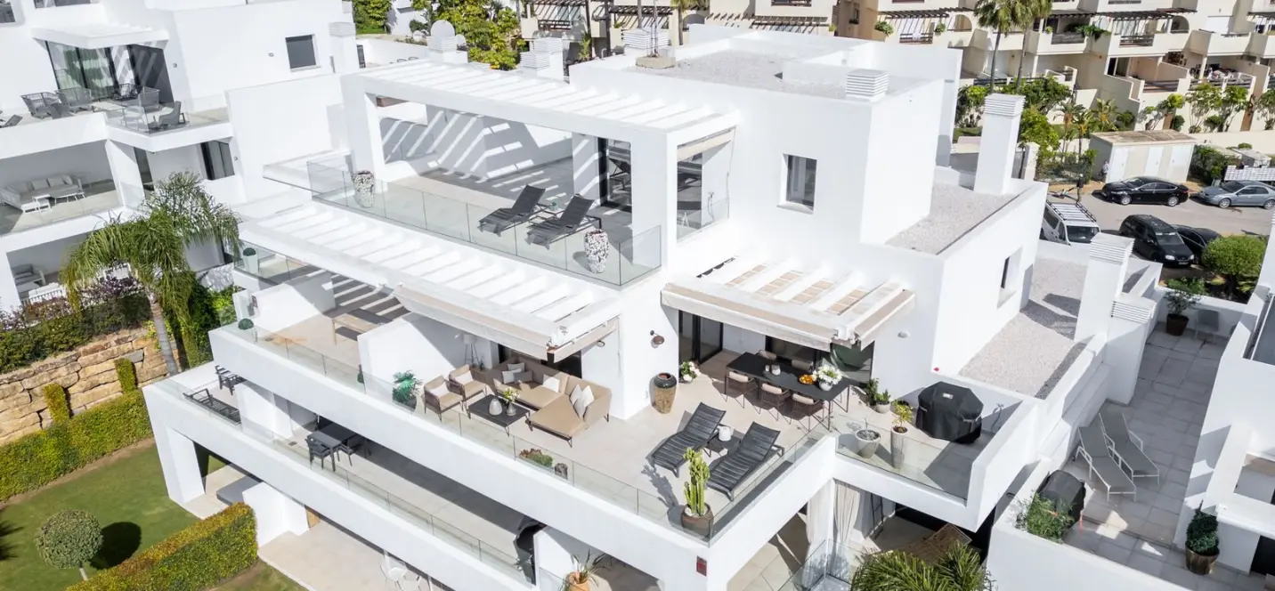 Sale of penthouse in El Paraiso 1
