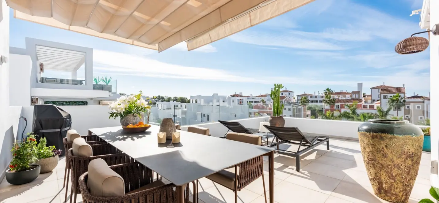 Sale of penthouse in El Paraiso 4
