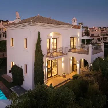 Venta de villa independiente en Estepona