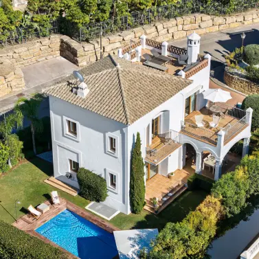 Venta de villa independiente en Estepona
