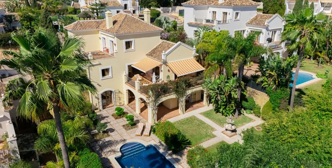Venta de villa independiente en El Paraiso 1
